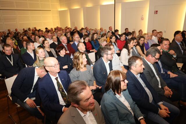Volles Haus im Zentrum  | Foto: Schleich