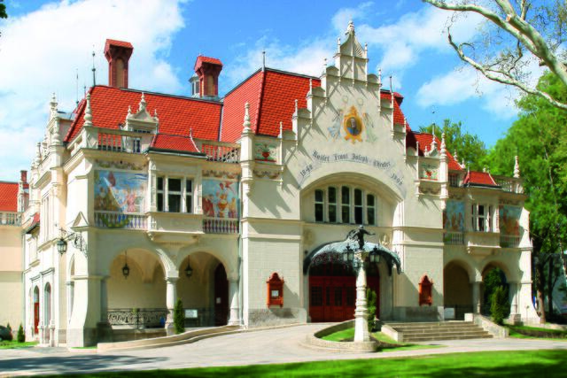 Berndorf: Von außen schon schön anzusehen, innen erwarten Sie tolle Theaterstücke. | Foto: Christian Husar