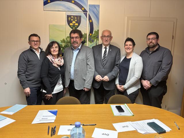 Der Gemeindevorstand von Alberndorf: Mario Koran, Maria Reither, Manfred Baumgartner, Christian Hartmann, Manuela Jordan und Stefan Godai | Foto: Alexandra Goll