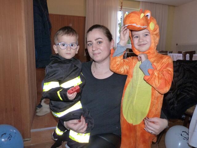 Ob tapfere Feuerwehrmänner oder wilde Dinos - am Kindermaskenball in Großwarasdorf wurde Kreativität groß geschrieben!