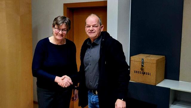 Barbara Preuß von ProMugl und Gerhard de Witt von der Liste de Witt kurz nach der Ernennung zum neuen Bürgermeister. | Foto: ProMugl