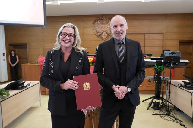 Jetzt ist es amtlich: die neue leitende Staatsanwältin Tina Frimmel-Hesse und Reinhard Kloibhofer (Leiter Oberstaatsanwaltschaft Graz). | Foto: MeinBezirk.at