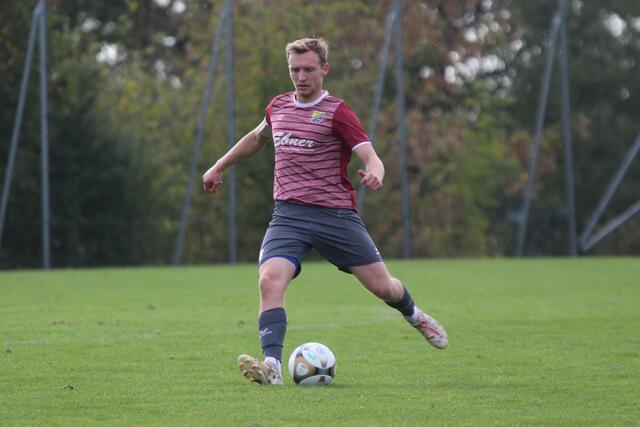 Schönau (im Bild: Florian Raab) spielte eine sensationelle Hinrunde.  | Foto: MeinBezirk