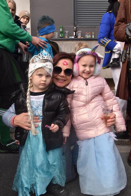 Juliana, Elena und Melia hatten viel Spaß beim Umzug. 