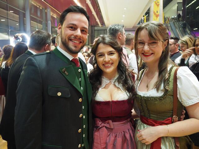 Strahlende Gesichter, schneidige Tracht und eine Menge Spaß: der Bauernbundball 2025. | Foto: MeinBezirk