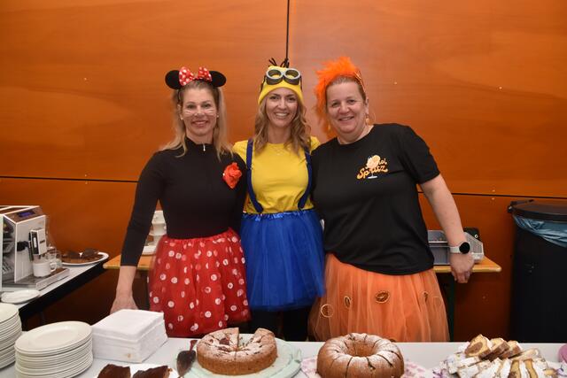 Feine Kuchen gab es bei Simone, Manu und Lisl.