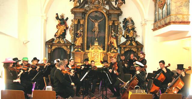 Die Aufführung fand in der Bürgerspitalskirche statt. | Foto: Halleiner Kammerorchester