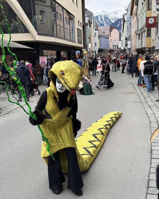 Die Schlange als Prophetin bahnte sich gemächlich ihren Weg. 