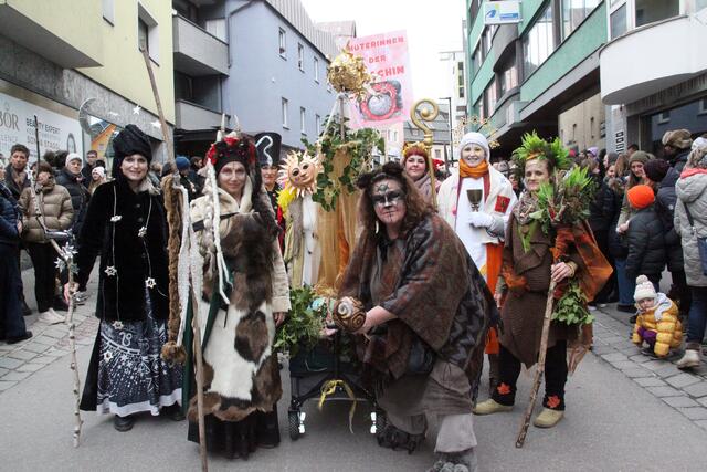 Die Hüterinnen der Drachin sind aus dem Herzen der Erde mitten nach Imst gereist.