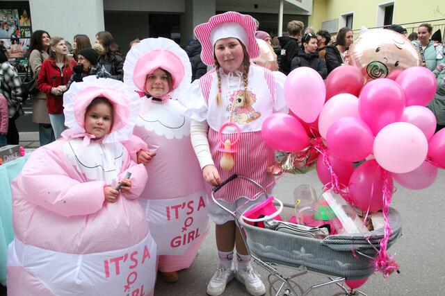 Drei rosige Poppelen als willkommener Nachwuch: It’s a Girl!