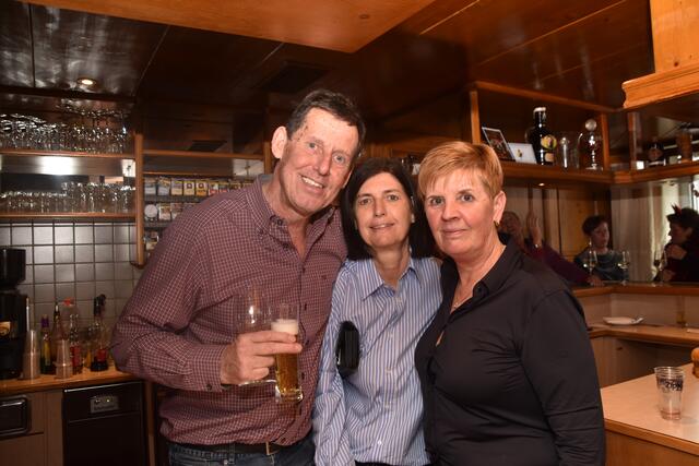 Die Betreiber vom Cafe Platzl: Karl und Susi mit Barbara hatten alle Hände voll zu tun.