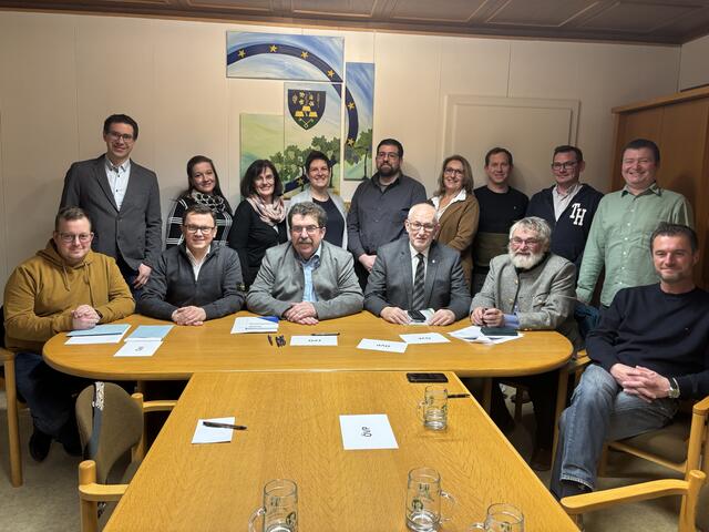 Der neu gewählte Gemeinderat in der Gemeinde Alberndorf nimmt seine Arbeit für die nächsten fünf Jahre auf. | Foto: Alexandra Goll