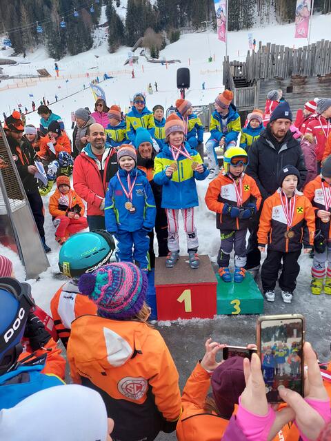 Bei strahlendem Winterwetter fand Ende Jänner das 2. Rennen des Raiffeisen Kindercups in Leogang statt. | Foto: Skiklub Maria Alm