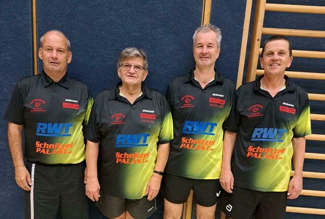 Betreuer Harald Koller, Walter Ast, Reinhard
Artner, Walter Emsenhuber | Foto: Atus Traismauer