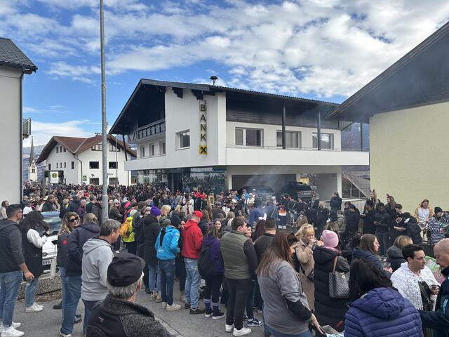Die Straßen von Rum verwandelten sich in eine Faschingshochburg. | Foto: Kendlbacher