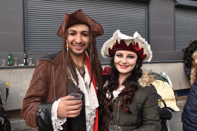 Die Piraten Felipe und Melanie ließen sich von der guten Stimmung anstecken.