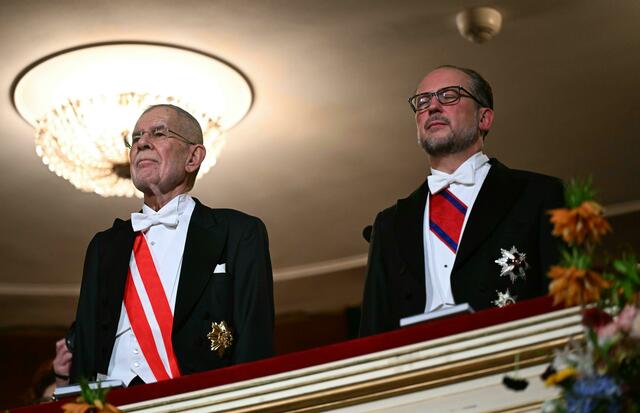 Bundespräsident Alexander Van der Bellen und Kanzler Alexander Schallenberg. | Foto: ROLAND SCHLAGER / APA / picturedesk.com