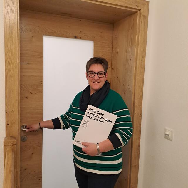 Die Muhrer Pfarrgemeinderats-Obfrau Elisabeth Aigner organisiert in der Gemeinde Muhr die Caritas-Haussammlung. | Foto: © Lisi Aigner