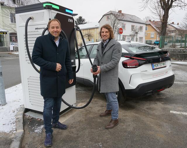 Bürgermeister Patrick Layr und Marc Anderl von der EVN. | Foto: EVN