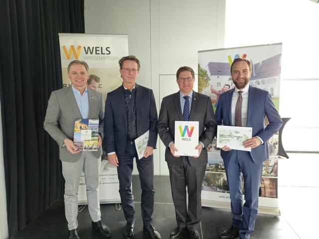 V. l.: Peter Jungreithmair, (GF Wels Marketing &amp; Touristik GmbH), Hannes Lindner (geschäftsführender Gesellschafter Standort + Markt), Bürgermeister Andreas Rabl FPÖ), Wirtschaftsstadtrat Martin Oberndorfer (ÖVP). | Foto: Wels Marketing &amp; Touristik GmbH