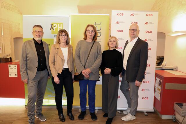 v.li.n.re.: KPH-Mitarbeiter Johannes Petschenig, AKNÖ-Vizepräsidentin Angela Fischer, Referentin Cornelia Rosebrock, Magistrat-Bereichsleiterin Doris Denk und KPH-Vizerektor Alexander Weissenbäck | Foto: Stadt Krems