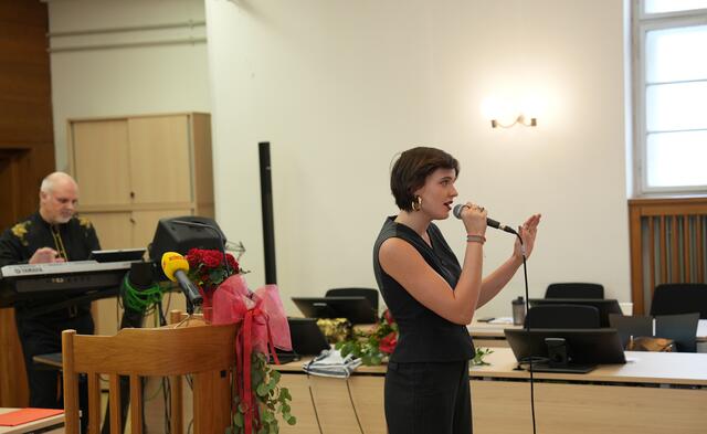 Vivien Frimmel-Hesse sorgte für Begeisterung, begleitet von Roman Merwa. | Foto: MeinBezirk.at