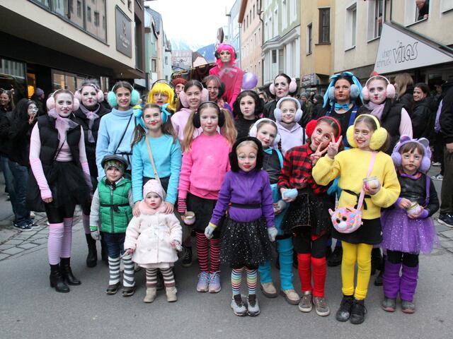 Die lieblichen Aufziehpuppen wurden zwischendurch immer wieder von Musik zum Leben und zum Tanz erweckt.