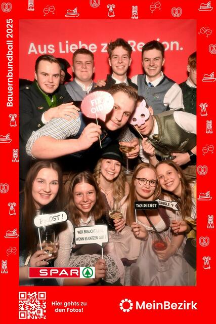 Viele strahlende Gesichter in der MeinBezirk Fotobox.  | Foto: MeinBezirk