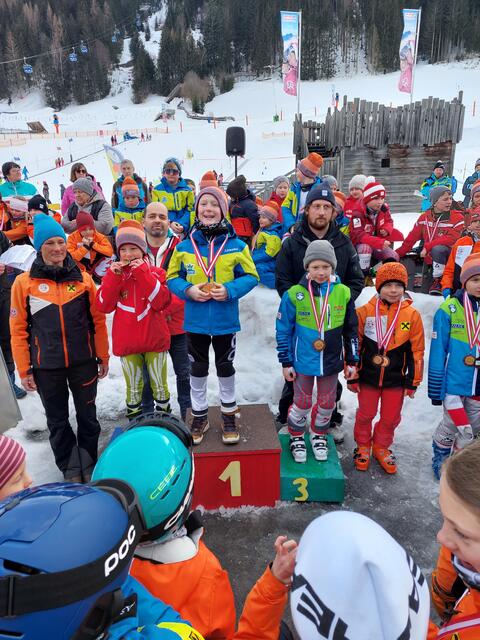 Am Ende des Kindercup-Rennens in Leogang schauten für den Schiklub Maria Alm wieder zahlreiche Spitzenplatzierungen heraus. | Foto: Skiklub Maria Alm