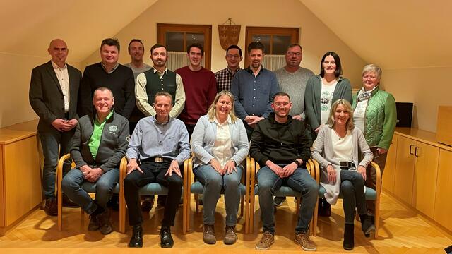 GR Helmut Bichler, GGR Hannes Grubner, GR Martin Wutzel, GR Tobias Kraft, GR Ruben Fink, GR Harald Schmitradner, GR Christoph Meiringer, GR Walter Krückel, GR Waltraud Leitner, GR Waltraud Frainzberger.
vorne v.l. GGR Helmut Günther, Vizebgm. Hermann Gruber, Bgm. Sabine Moser, GGR Sandro Diendorfer, GGR Annemarie Aigelsreiter. | Foto: GM Loich