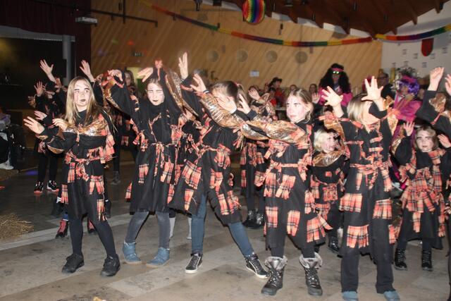 Die Kemater Junghexen begeisterten mit einer mitreißenden Tanzperformance. | Foto: Manfred Jordan