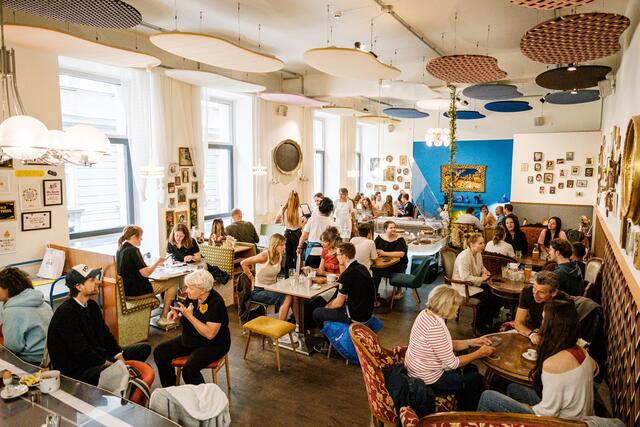 Omas Apfelstrudel, Musik und Kunst aus Wien und in Kürze auch ein Mittagsmenü – und das gleich beim Stephansdom: Die Vollpension in der Johannesgasse im 1. Bezirk. | Foto: Vollpension/Manuel Gruber