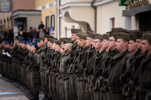 Die angelobten Grundwehrdiener versehen ihren Dienst in der Flugbetriebskompanie in Aigen im Ennstal, im Versorgungsregiment 1 in Gratkorn sowie beim Überwachungsgeschwader in Zeltweg.  | Foto: Land Steiermark/Andreas Resch