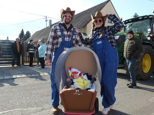Vorallem die Bauern vergnügten die Gäste in Kleinwarasdorf.  | Foto: Vanessa Wittmann