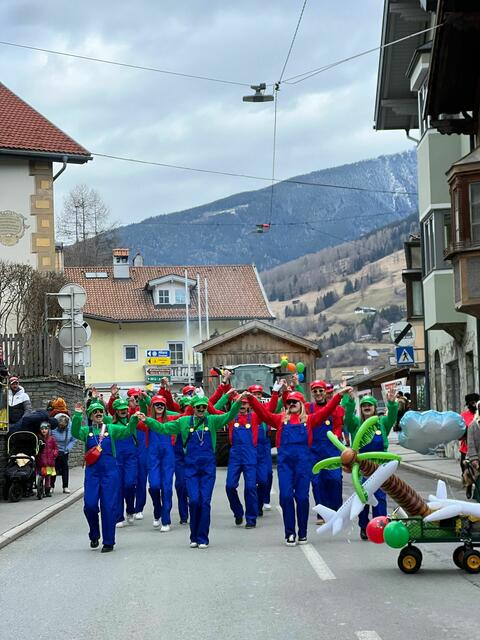 Es war kein Umzug im herkömmlichen Sinn und doch ließen sich viele Gruppen wieder Tolles einfallen! | Foto: Klemens Hörtnagl