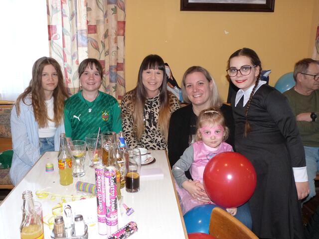 Der Kreativität wurden keine Grenzen gesetzt 
- ob kleine Prinzessinnen, Fußballerinnen und Wednesdays von der Adams Family - jeder präsentierte Stolz deren Kostüme.