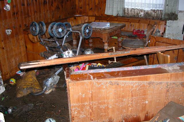 Zwei Fluten, im Mai und Juli 2005, richteten in Pabneukirchen große Schäden an. Wohnung Kastenhofer. | Foto: Robert Zinterhof