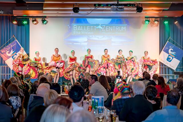 Die jungen Tanztallente vom Ballettzentrum Klagenfurt begeisterten mit ihrem schwungvollen Eröffnungs-Cancan.