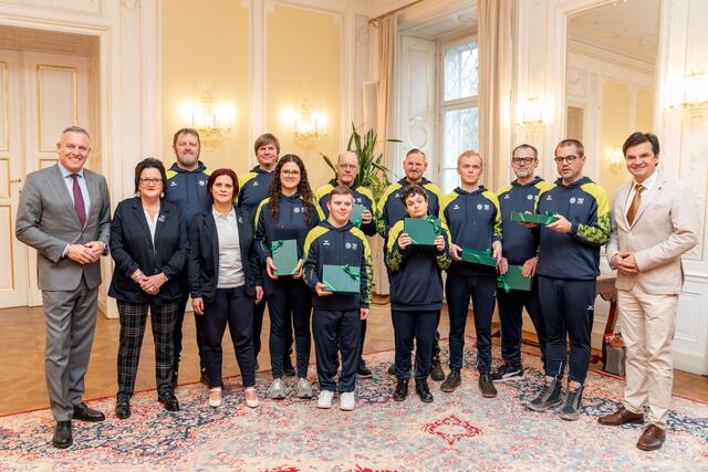 LH Mario Kunasek verabschiedete die steirische Delegation. | Foto: Land Stmk/Robert Binder