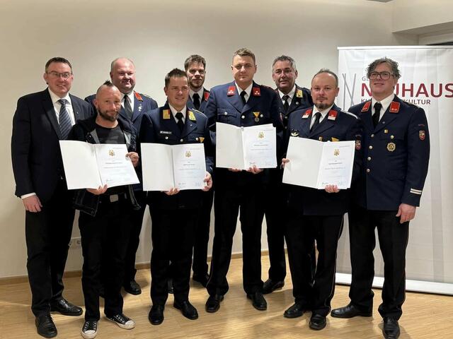 Dank für das Engagement: Ehrung für 25 Jahre im Feuerwehrdienst | Foto: Christopher Skubel