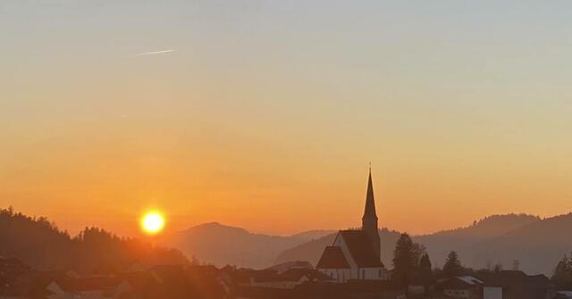 Sonnenuntergang am 5. Februar 2025 in Sankt Georgen am Walde
