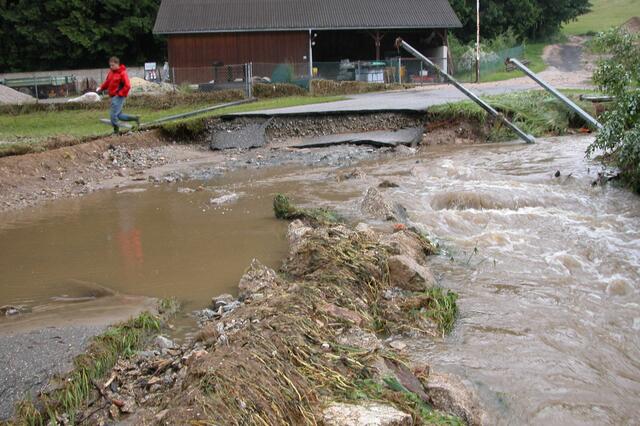 Zwei Fluten, im Mai und Juli 2005, richteten in Pabneukirchen große Schäden an. Bereich Bauhof - Forstbach. | Foto: Robert Zinterhof