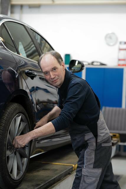 Harald Wegerer startet ab April 2025 in der Kaiser-Friedrichstraße 5 mit der KFZ-Werkstatt Wegerer.  | Foto: Bruno Brandstetter