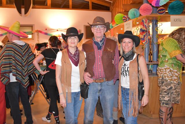 Organisatoren Belinda und Erich Schilling mit Michi Riedl