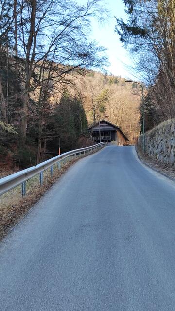 bei der Praschsäge führt auch ein markierter Weg bergwärts... | Foto: I.Wozonig