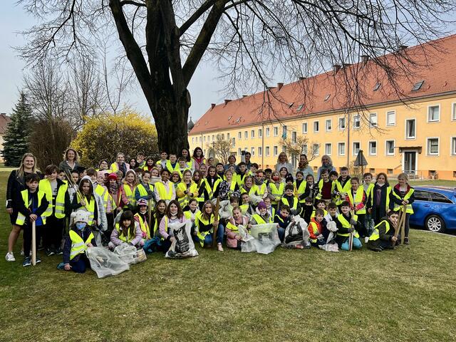Auch heuer beteiligt sich die Volksschule Plenklberg mit acht Klassen bei der Flurreinigungsaktion Steyr putzt. | Foto: Klaus Mader
