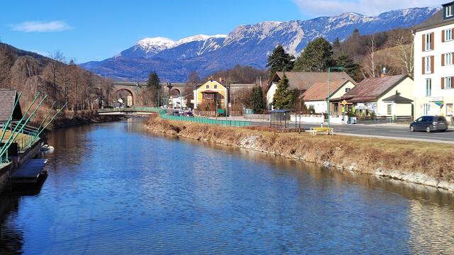 beim Überqueren der Schwarza bietet sich ein herrlicher Blick auf die Rax... | Foto: I.Wozonig