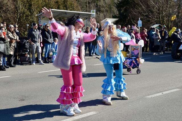 Ausgelassene Stimmung herrschte auch bei den beiden Bürgermeisterinnen Waltraud Ungersböck und Michaele Walla, die sich als Agnetha und Anni-Frid präsentierten. | Foto: Elisabeth Peinsipp