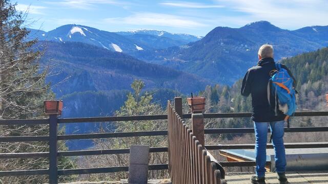 von hier hat man einen herrlichen Blick in's Semmeringgebiet und Mürztal... | Foto: I.Wozonig 