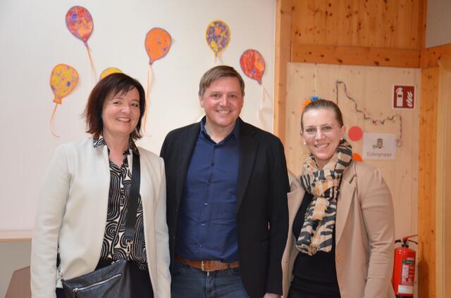 Schulleiterin VD Dipl.-Päd. Helga Ganschitter, Bürgermeister Kurt Daxer und Schulleiterinstellvertreterin BEd Nina Pondorfer (v.li.) | Foto: Maria Astner-Meißnitzer